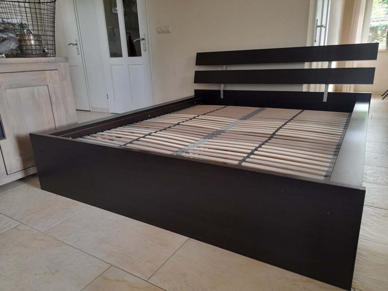 Prachtig 2 P. Bed 160 x 200 (in goede nette staat)