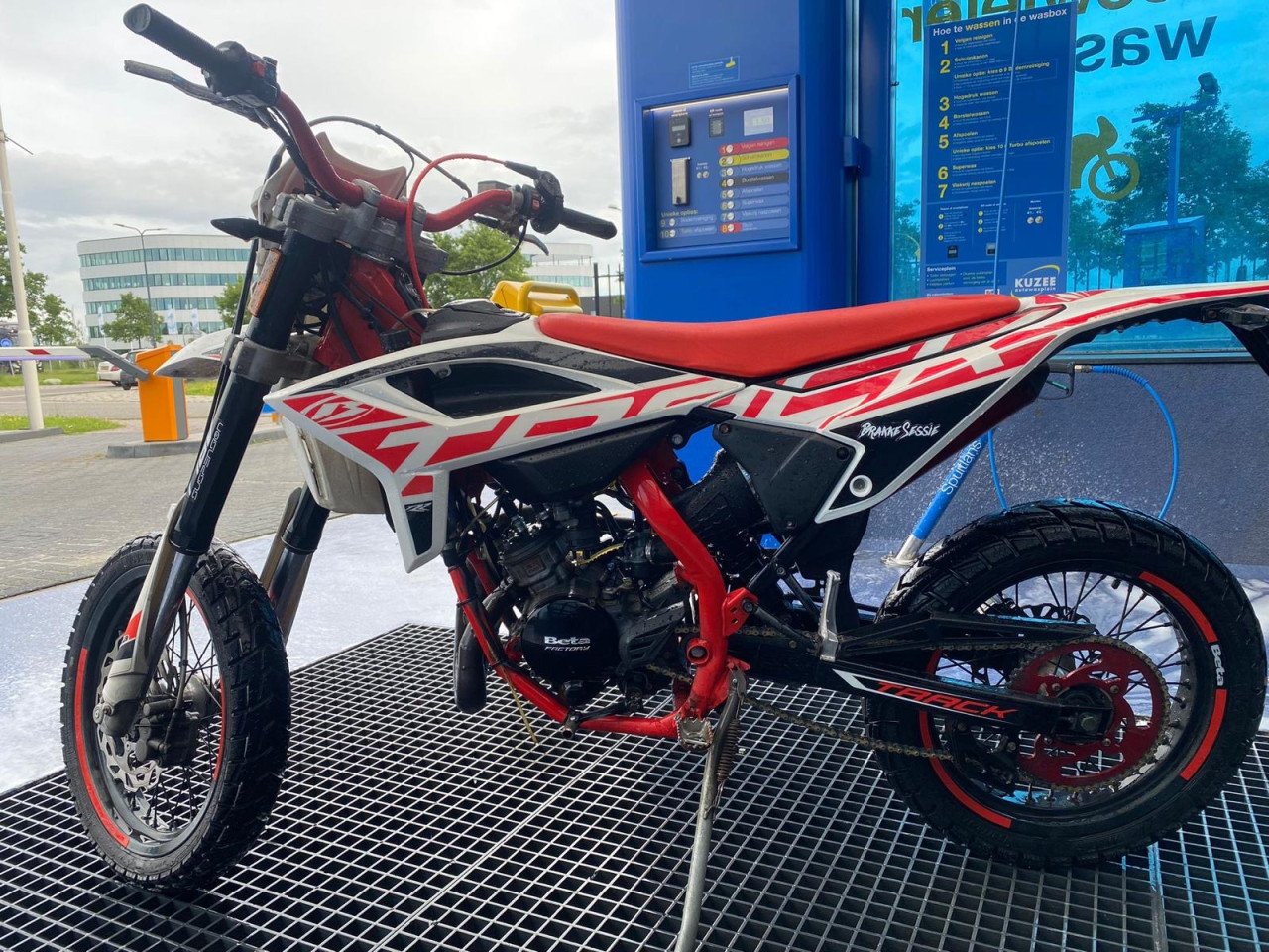 Beta Motard rr50 schakel brommer