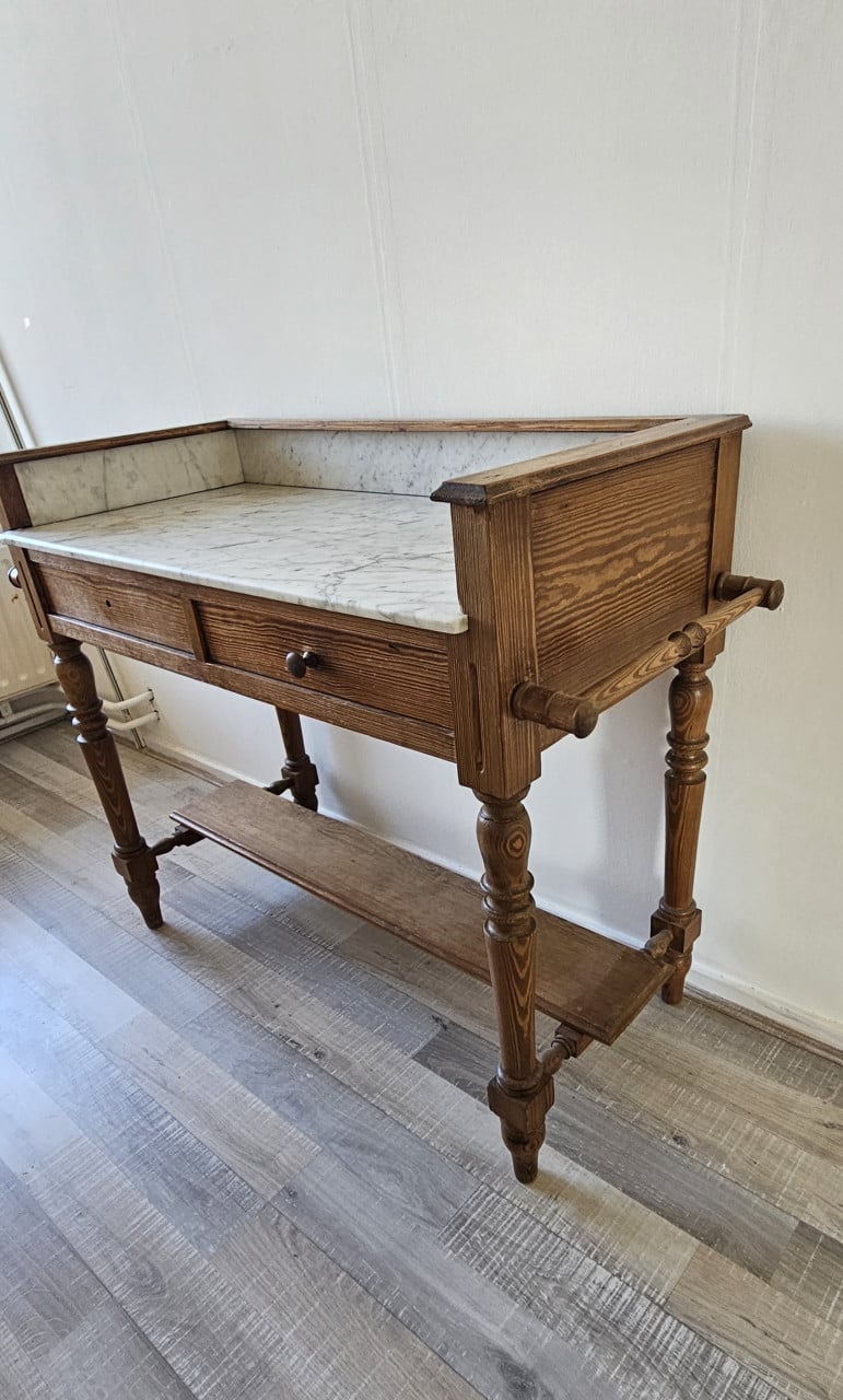 Antieke wastafel