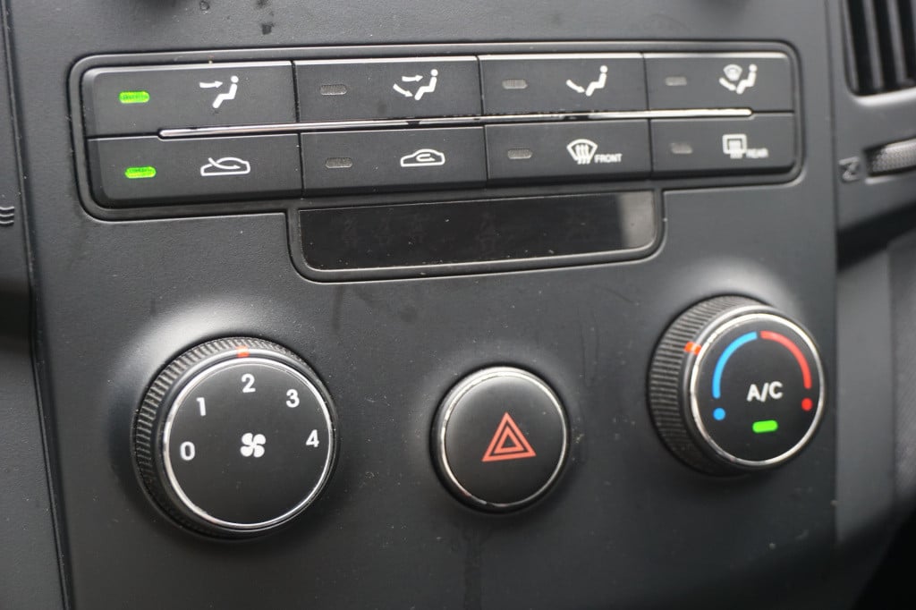 Hyundai I 30 1.4i i-drive cool airco / elektr. ramen / nap