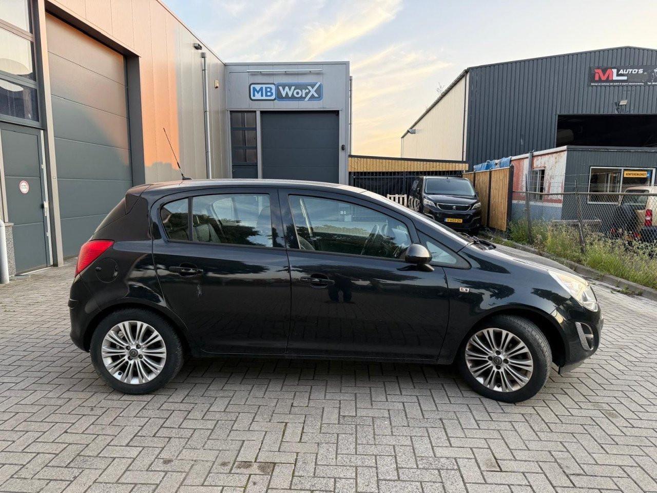 Opel Corsa 1.4-16V Cosmo 164.196KM