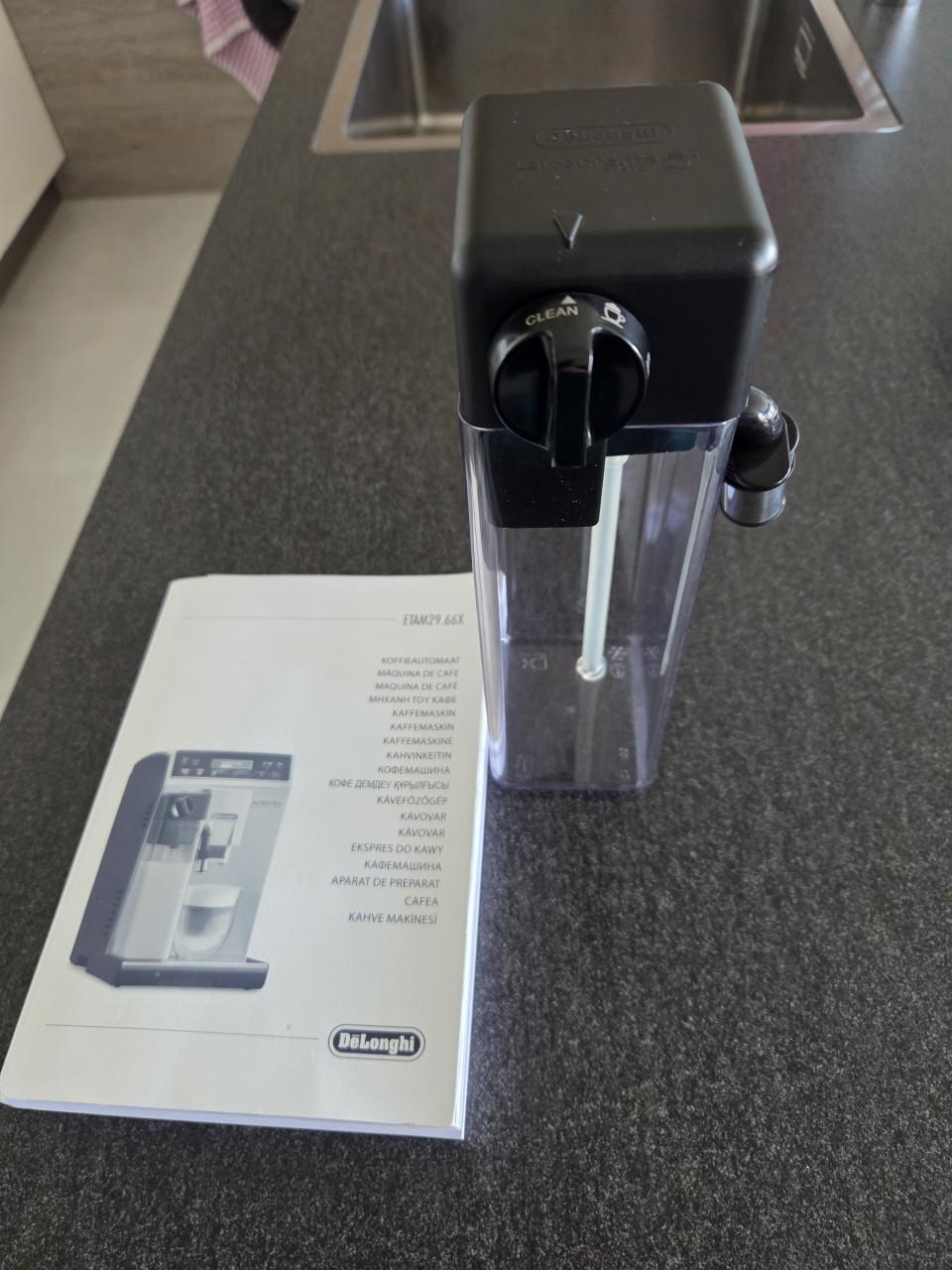 Delonghi magnifica autentica cappuccino koffie machine.