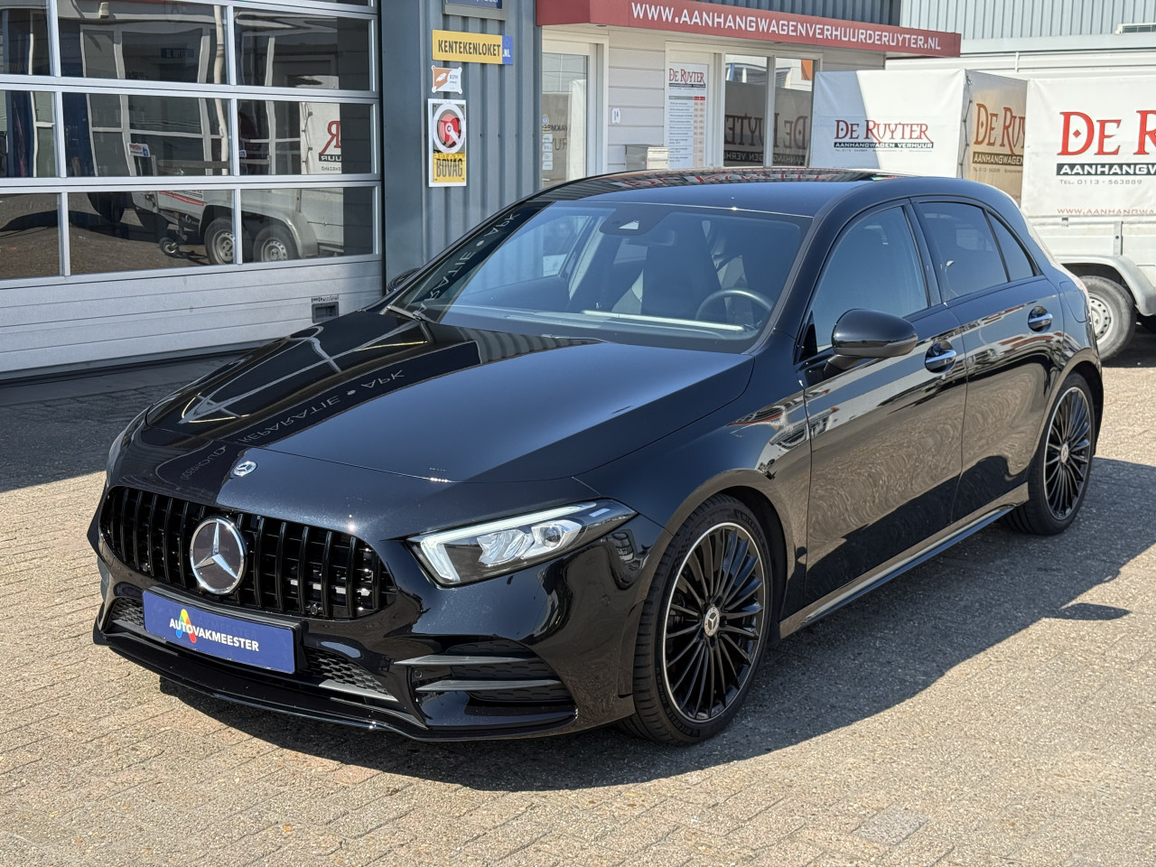 Mercedes-Benz A-klasse - 180 d AMG | Widescreen | Camera | Sfeer | Carplay