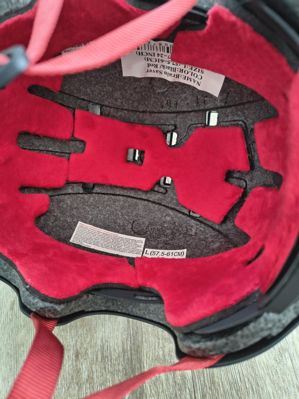 Prachtige zwarte fietshelm NKX, skatehelm, step helm, maat L