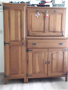 Babyspullen, wieg, kinderbed en bij passende kast/commode.
