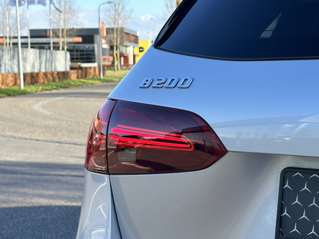 Mercedes-Benz B-Klasse 200 amg line l distronic l panoramaschuifdak l mbux 