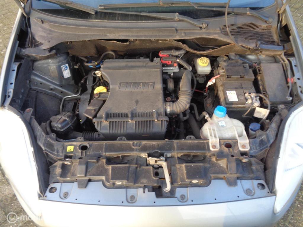 Fiat Grande Punto 1.4-16v emotion/airco/cruise/lm velgen/nieuwe apk 03-2027