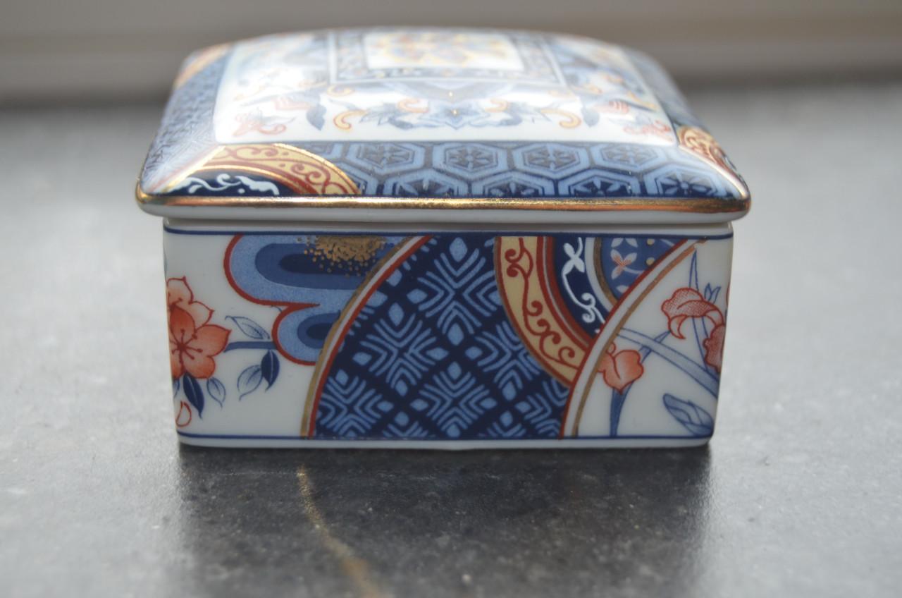 VAGA porseleinen bakje / doosje / dinges ipst.