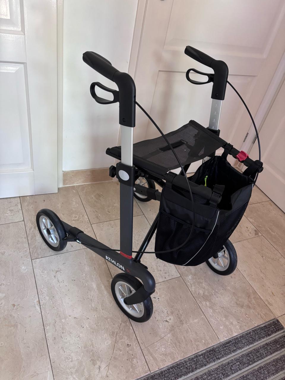 Rehasense Rollator Athlon - Carbon rollator (5,5 kg)