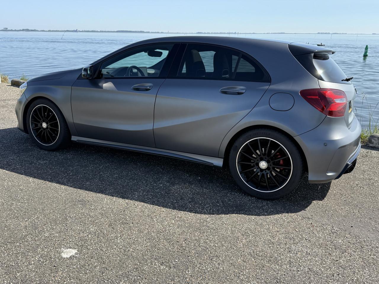 Matte Mercedes-Benz A-Klasse – AMG Styling | Automaat | Panoramadak