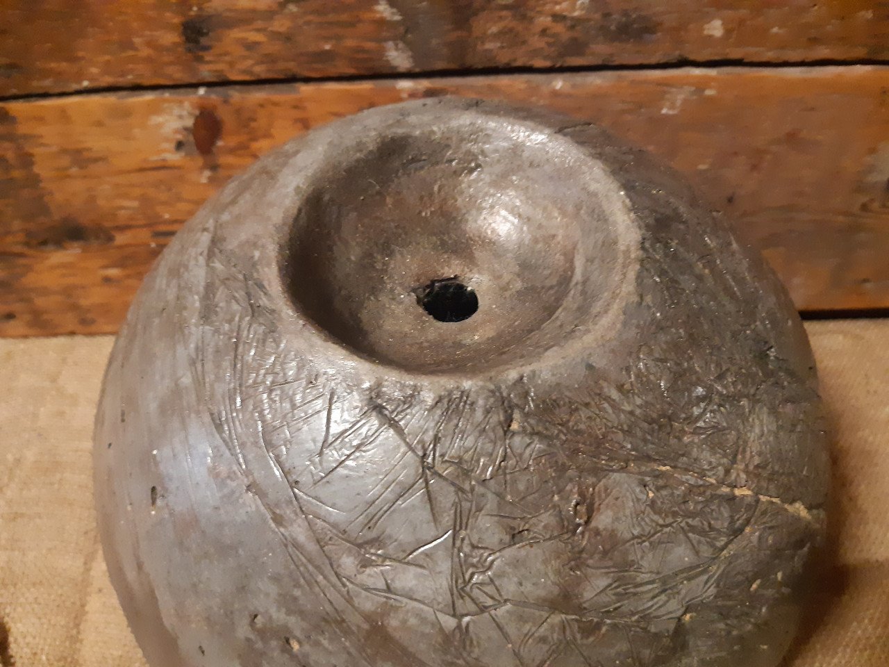 Betonnen olielamp of vaas en diverse kaarshouders