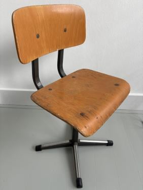 Origineel retro schoolstoeltje
