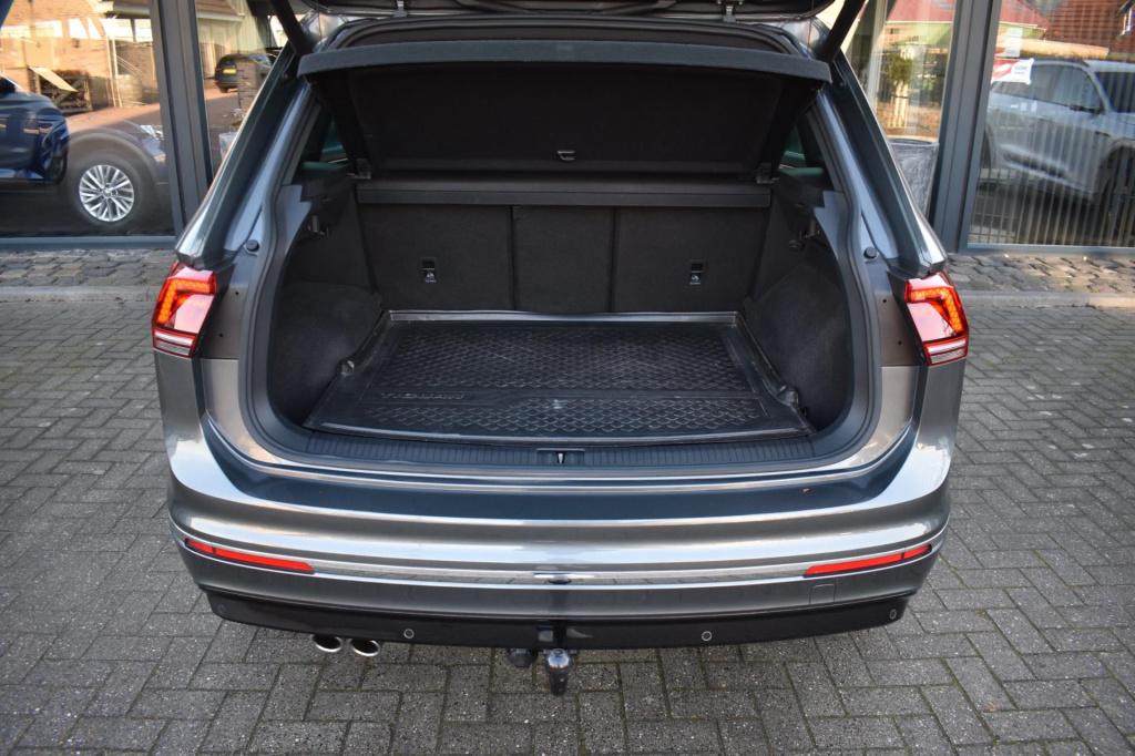Volkswagen Tiguan 1.5 tsi act r-line | trekhaak | nap | apple carplay | and