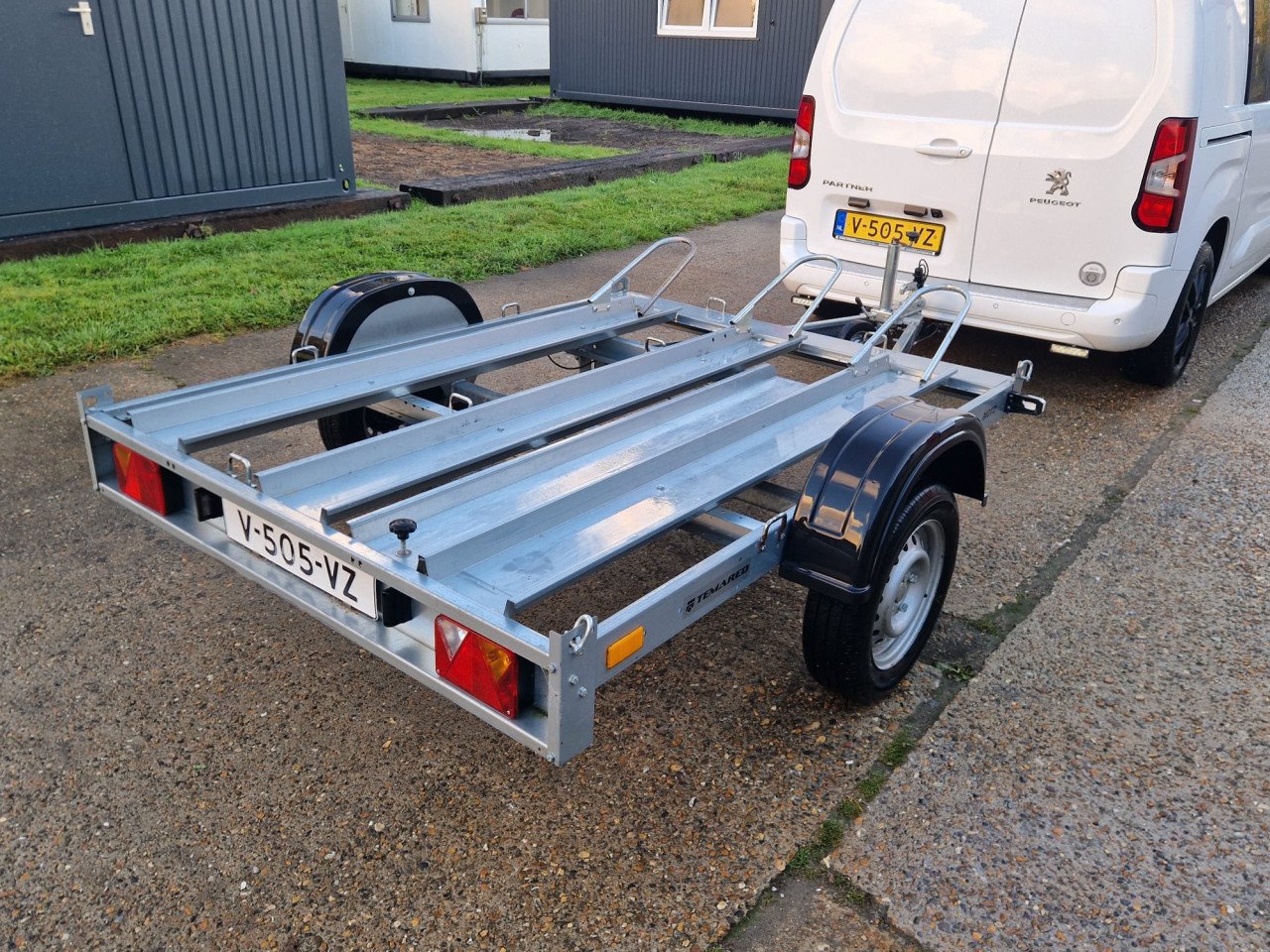 Motortrailer voor 3 motoren