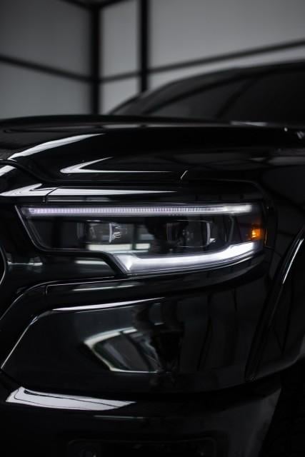 Ram 1500 4 x 4 l crew cab limited 10th anniversary l lpg l panoramadak l he