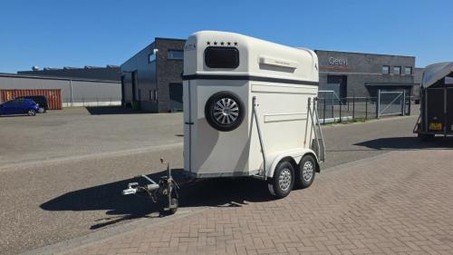 1,5 paardentrailer vol polyester alu bodem