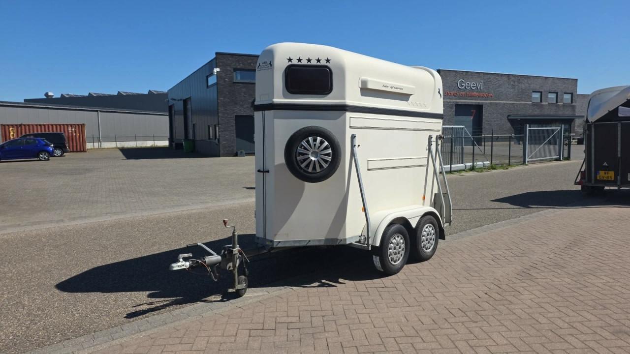 1,5 paardentrailer vol polyester alu bodem