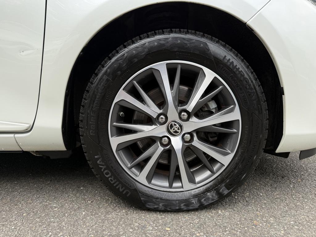 Toyota Yaris 1.5 hybrid - luxe y20 uitvoering - parelmoer wit -