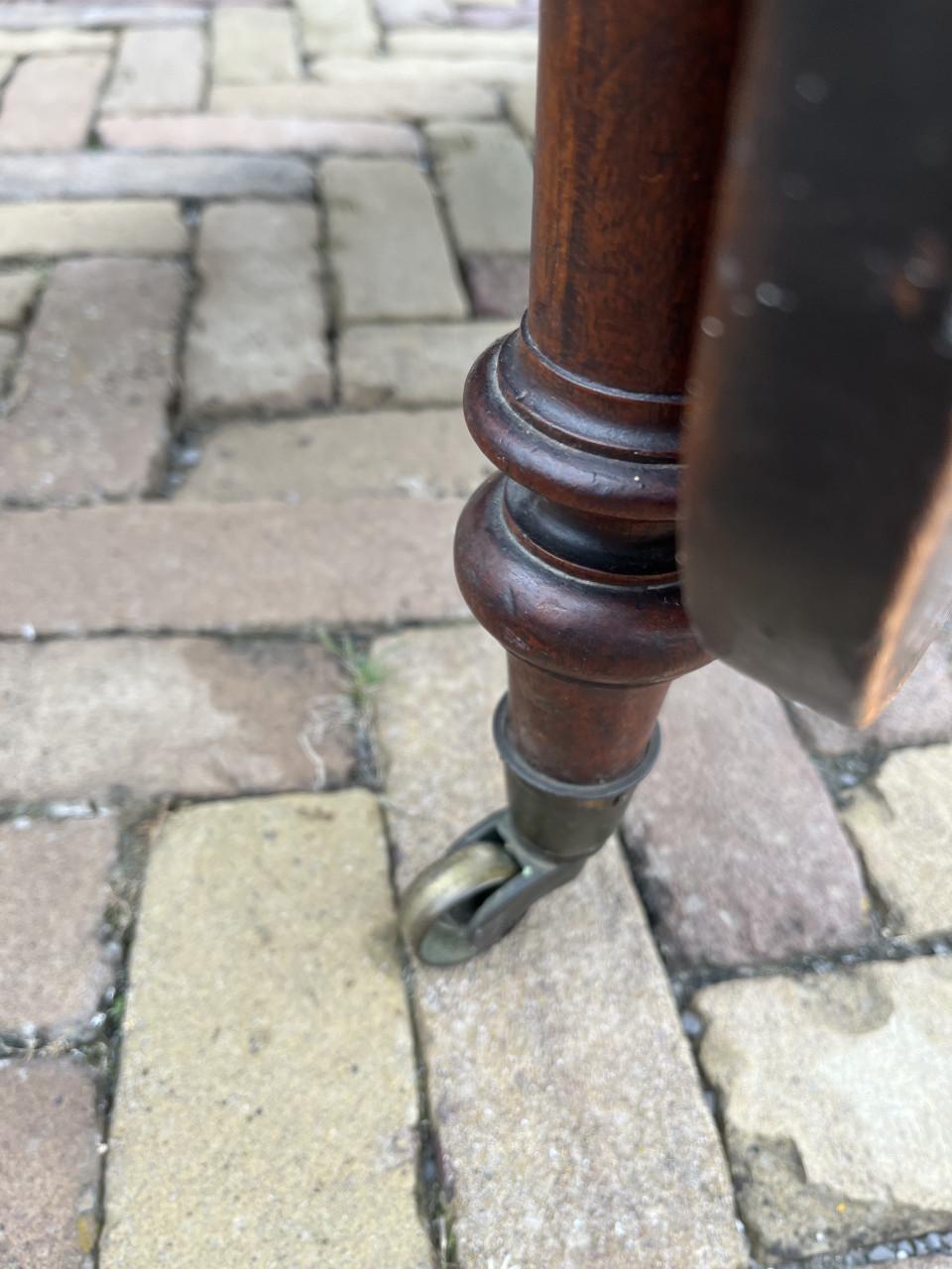 Oude hangoortafel