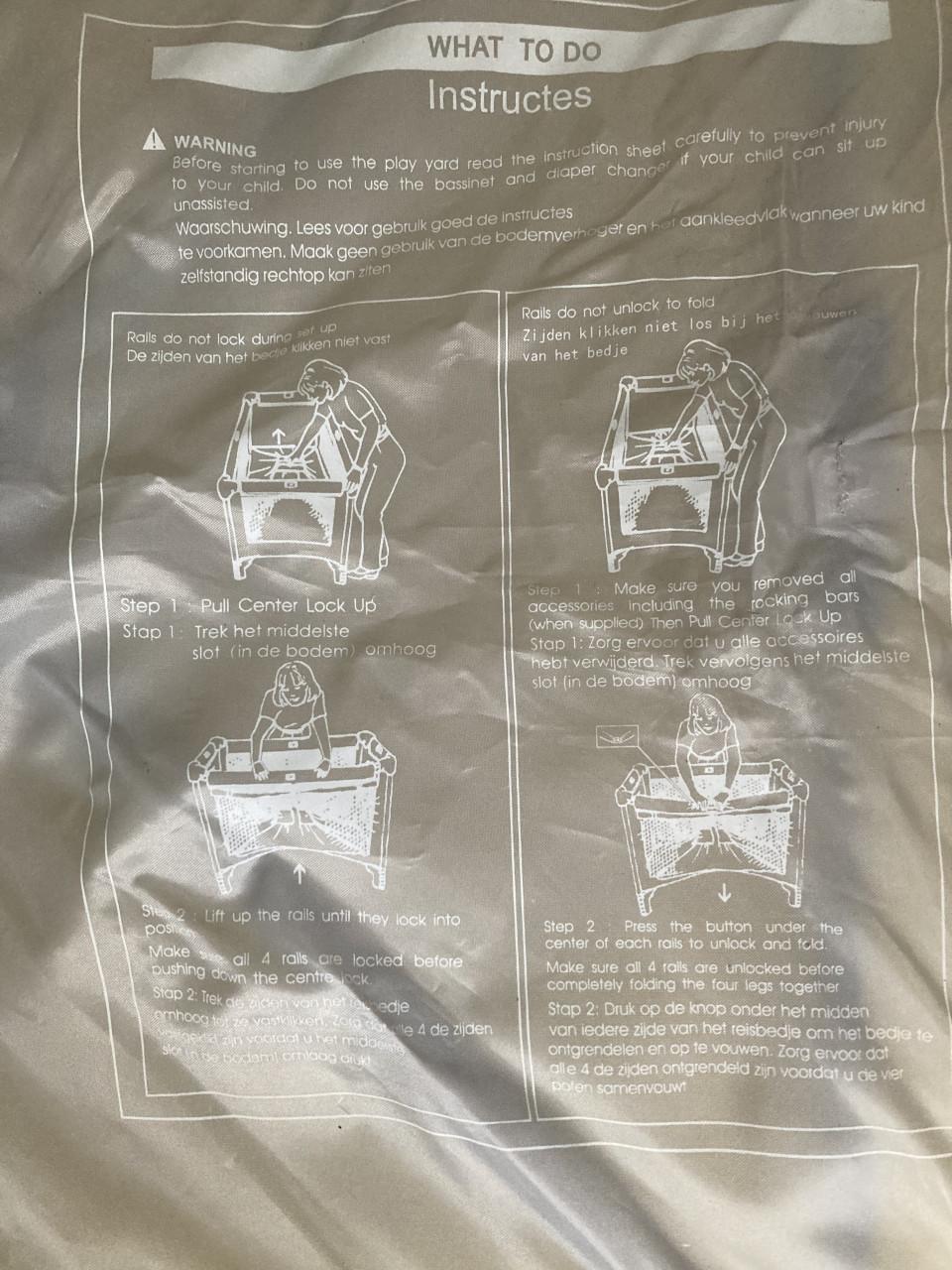 In perfecte staat: inklapbare box om te laten spelen of slapen!