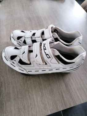 AGU racefietsschoenen maat 43