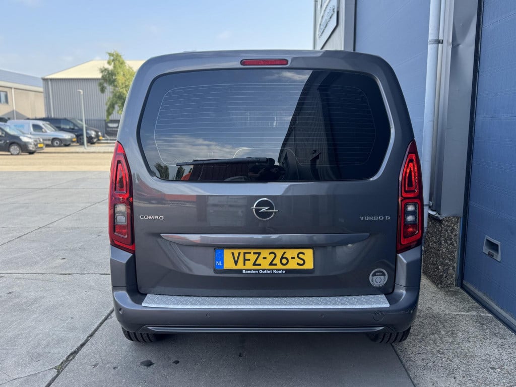 Opel Combo 1.5d l1h1 innovation airco / cruise controle / navi / euro 6