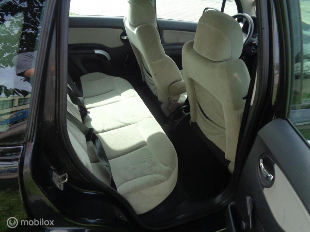 Citroen C3 1.6i-16v exclusive/stuurbekr/airco/trekhaak/apk tot 10-10-2027