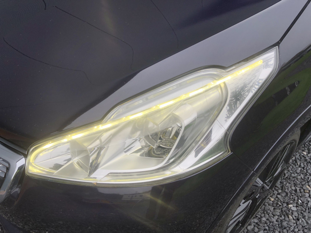 Peugeot 208 1.6 vti 120pk panoramdak 3-drs
