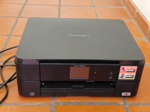 Brother DCP-J562DW inktjet printer/scanner