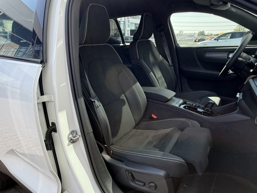 Volvo XC40 b4 197pk plus dark| 360camera| adap.cruise| elek.stoelen