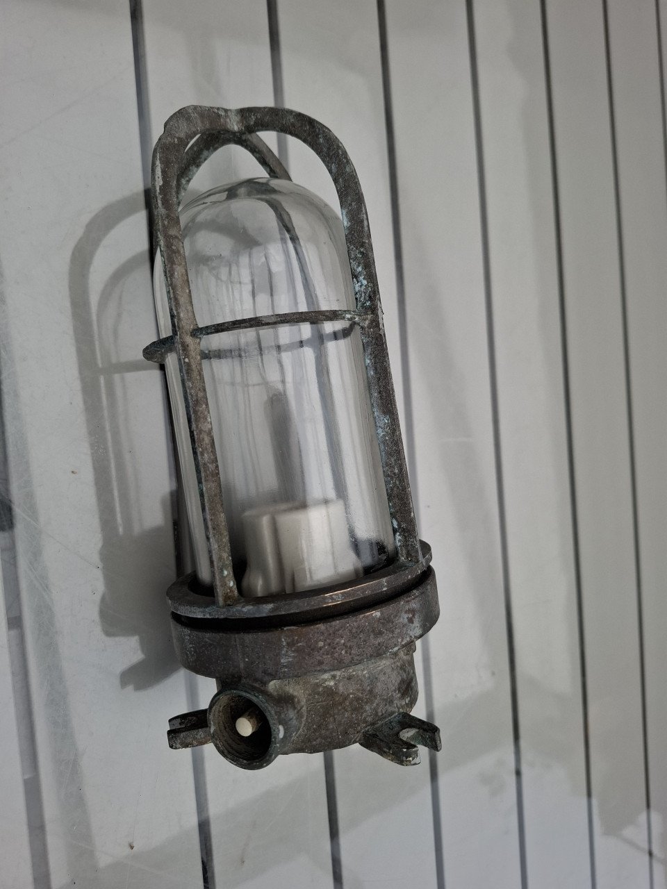 Oude messing wandlamp .
