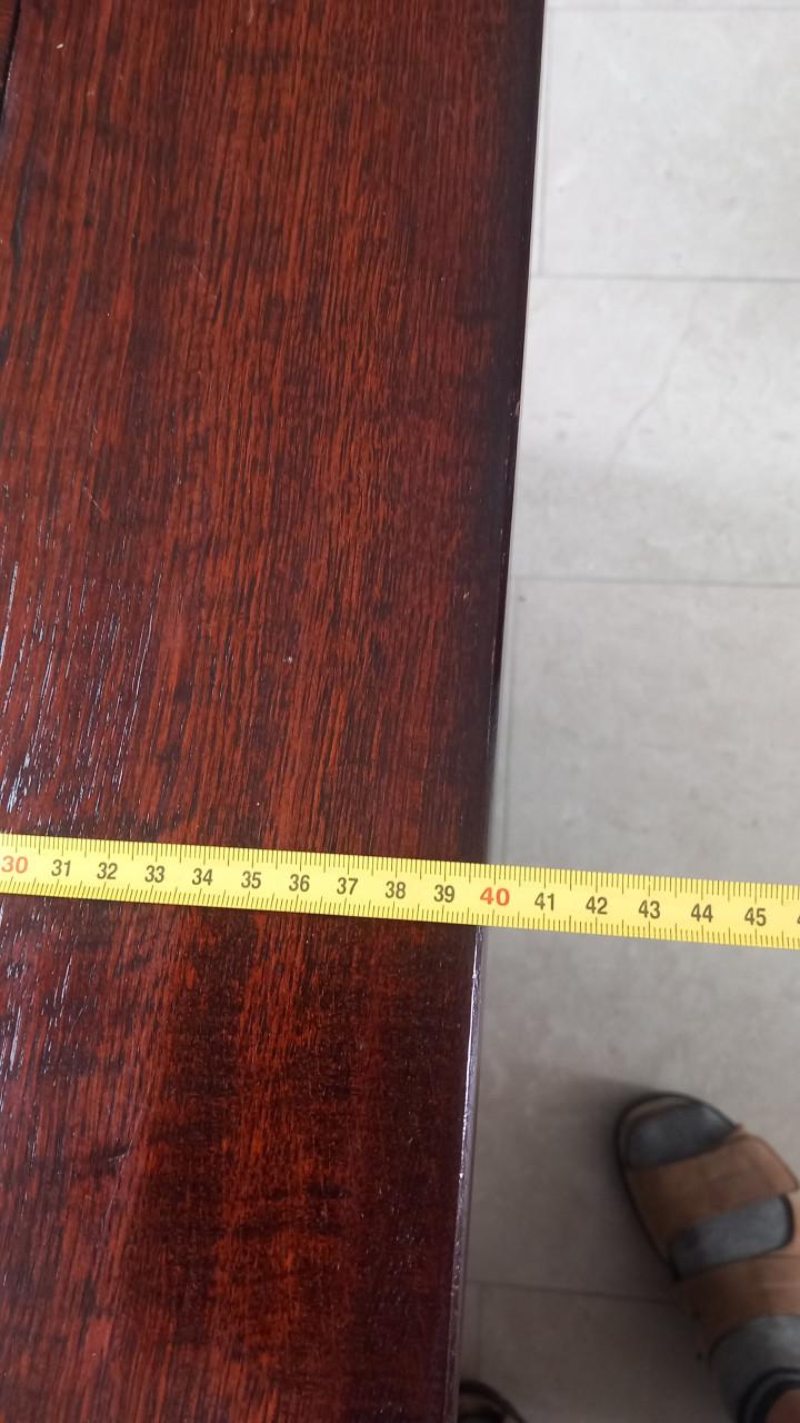 Grote gezellige hardhouten tafel, gratis