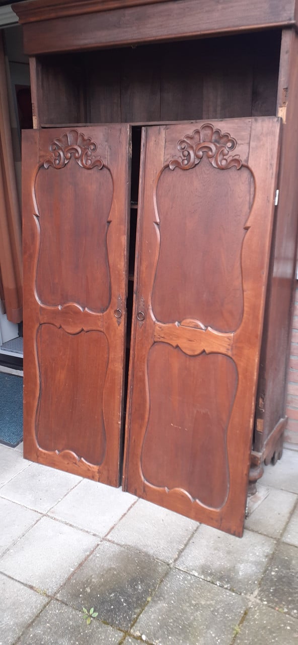 Grote prachtige kast KOLONIAAL. 195 x 110 x 40 cm