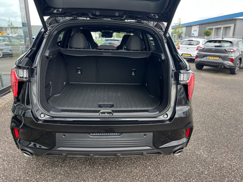 Lynk & Co 01 1.5 261pk plug in hybrid , stuurverwarming , panodak , adaptiv