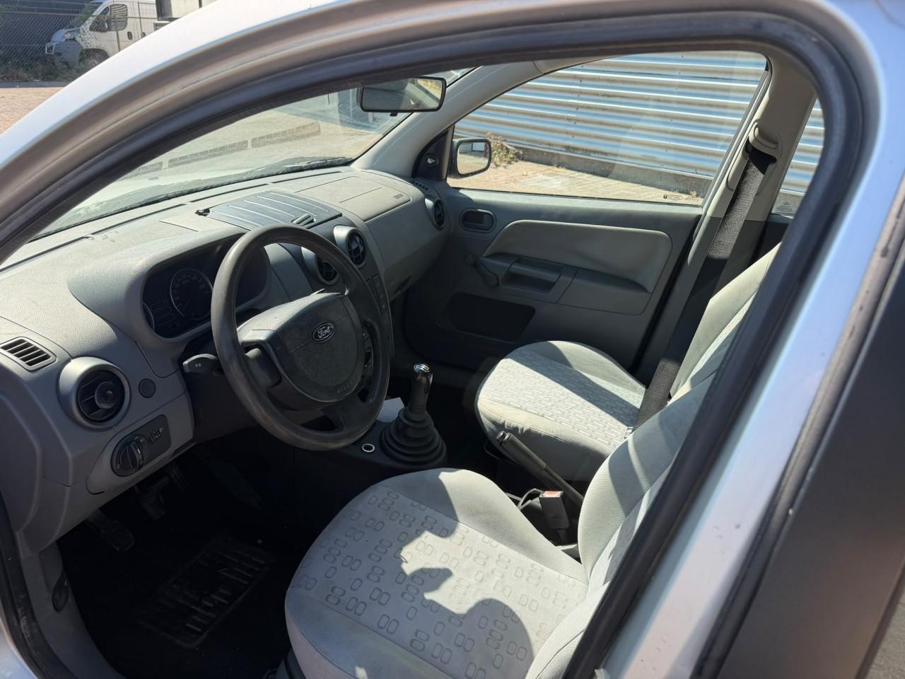 Ford fusion bj 2004  1100 euro