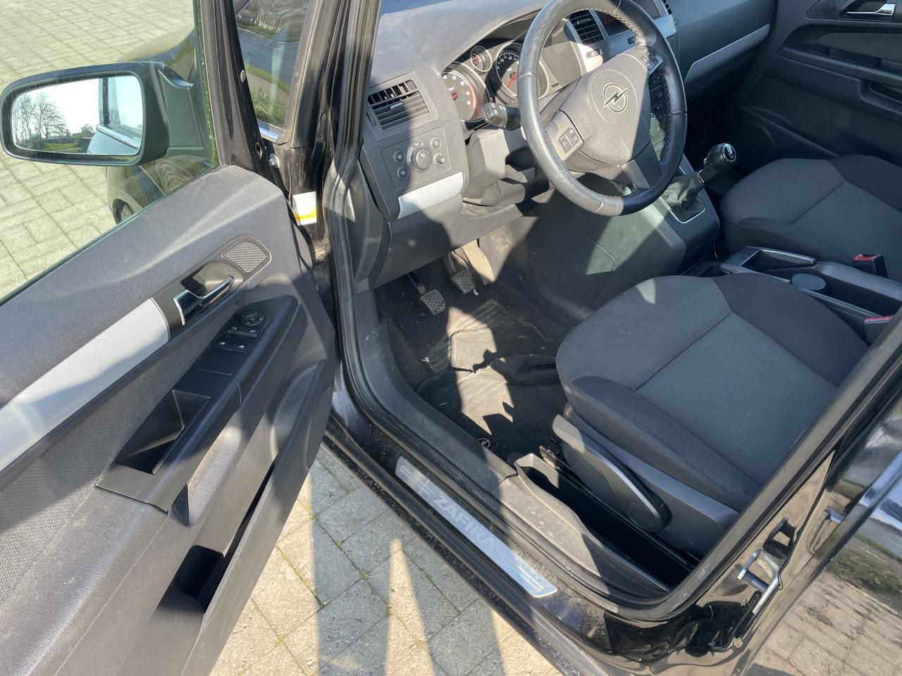 Opel Zafira 2.2 7 zits 1650€