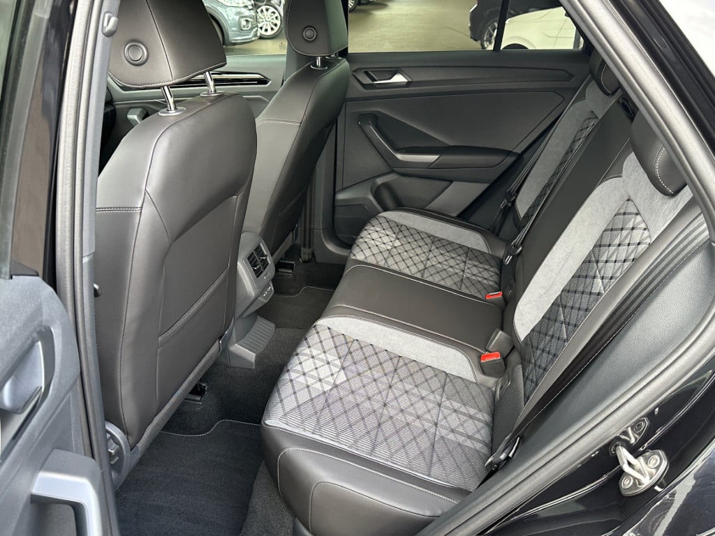 Volkswagen T-roc 1.5 tsi 150pk dsg r-line | camera | keyless | elek. achter
