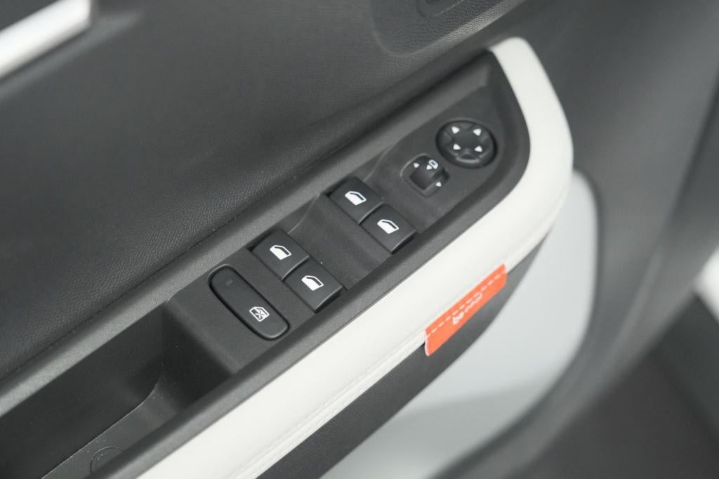 Citroen C3 Aircross 1.2 hybrid 145pk max | camera | dodehoekdetectie | appl