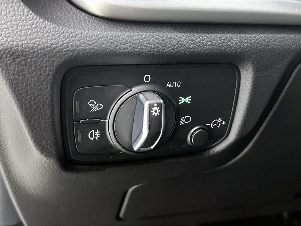 Audi A3 limousine 1.0 tfsi s line | navigatie | afgevlakt sportstuur | spor