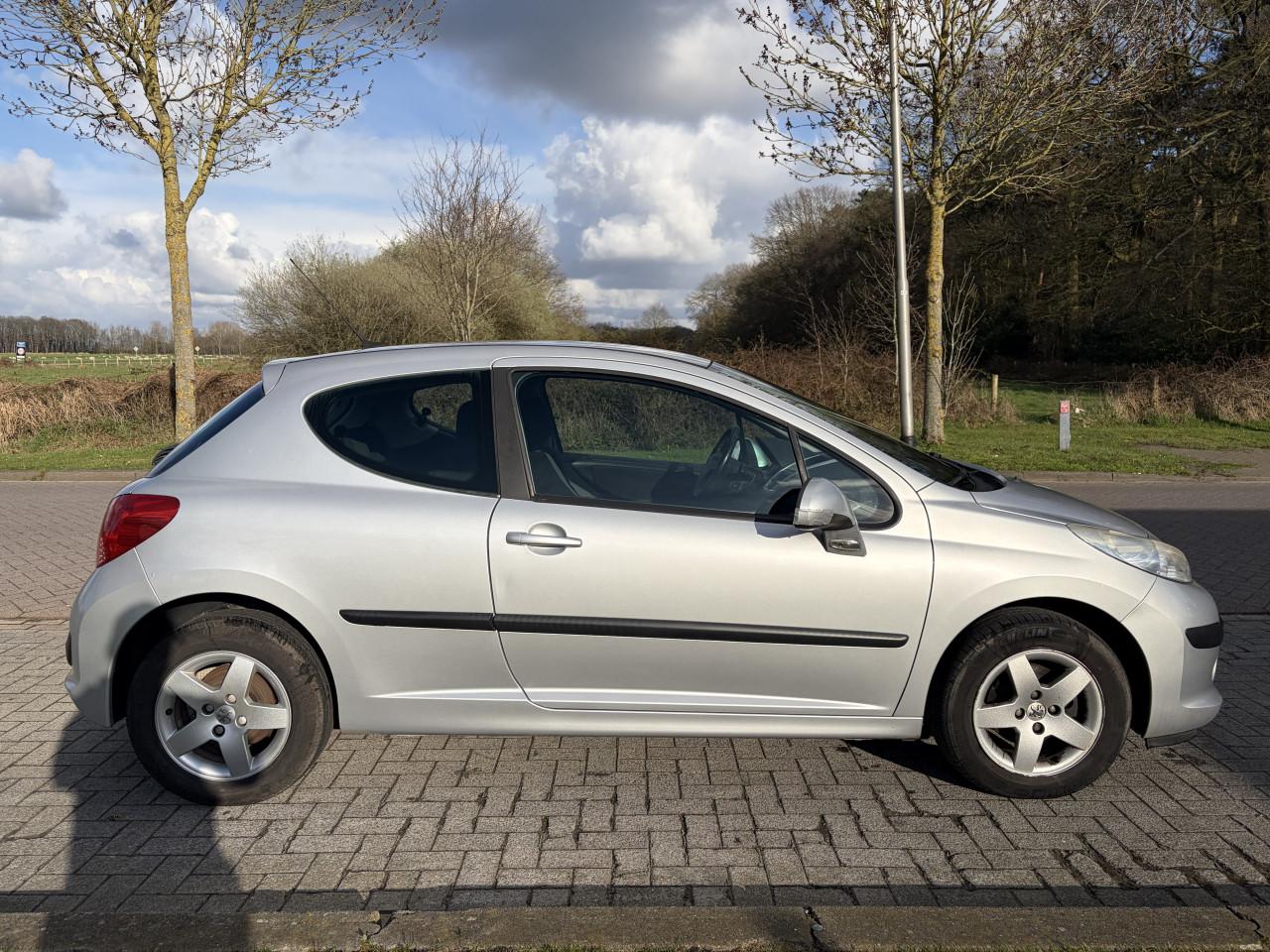 Peugeot 207 1.4-16V Color-line AIRCO NAP LOGISCH 134DKM