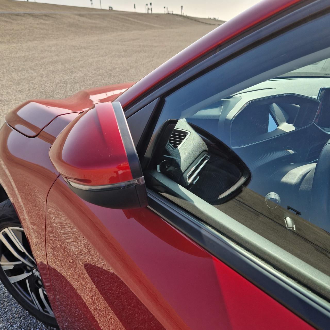 Te koop mooie peugeot 208 rood