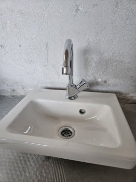 Wastafel te koop!