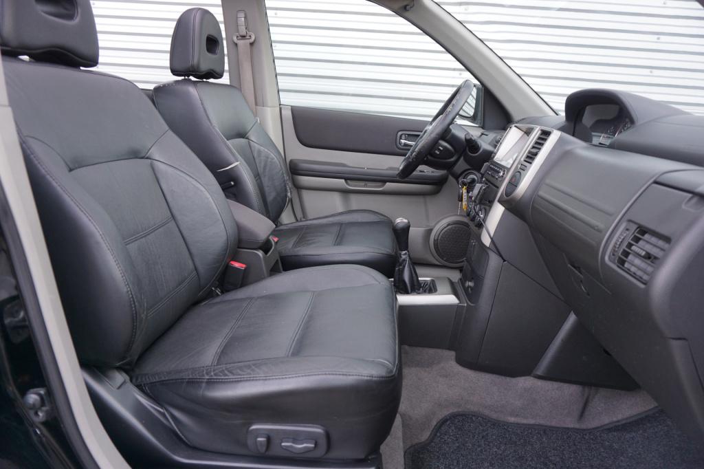 Nissan X-Trail 2.5 sport outdoor airco / navi / cruise / stoelverw. / pano