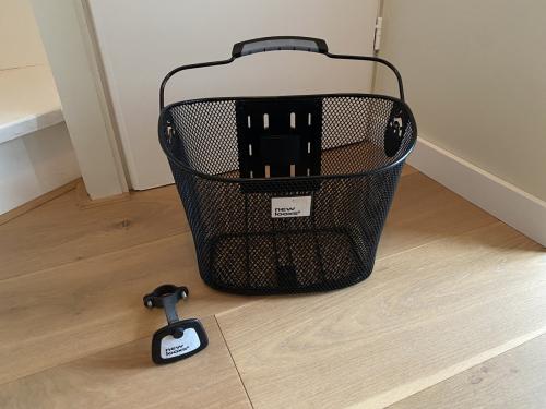 New Looks | fietsmand met bevestiging | zwart