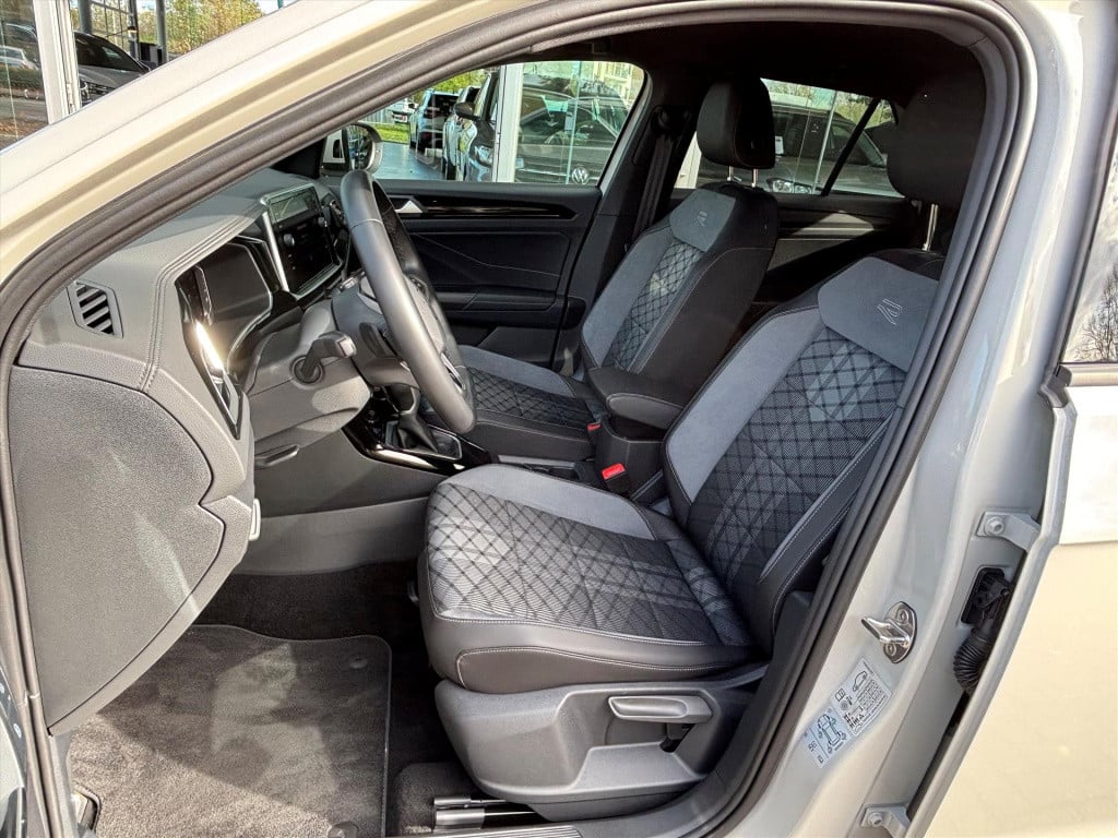 Volkswagen T-roc 1.5 tsi 150pk 7-dsg r-line|dode hoek|carplay| elek klep| r