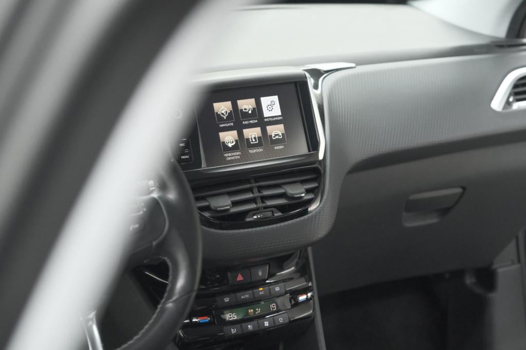 Peugeot 2008 puretech 110 allure | trekhaak | apple carplay | parkeersensor