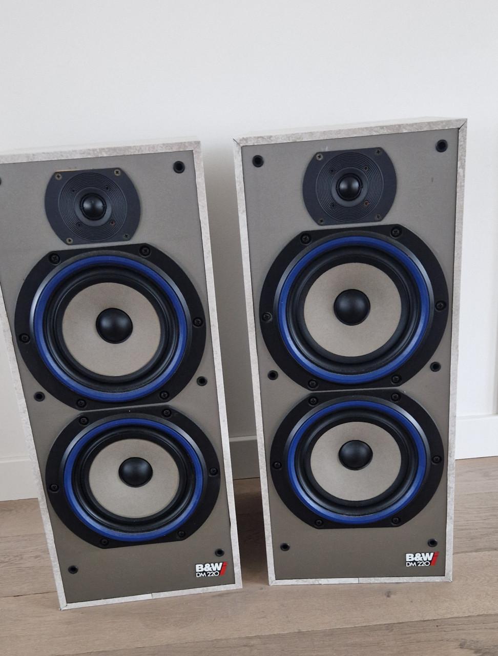 B&W 220i speakers