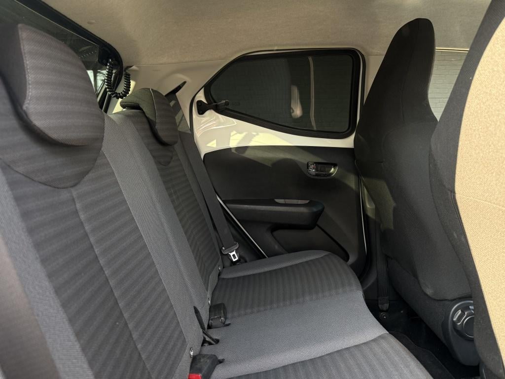 Toyota Aygo 1.0 x-play - 22.000km - dealeronderhouden - carplay -