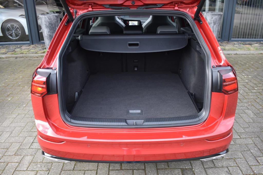 Volkswagen Golf variant 1.5 etsi r-line | maxton | iq-light | panoramadak |