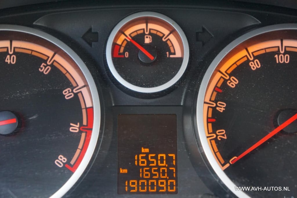 Opel Corsa 1.0-12v essentia